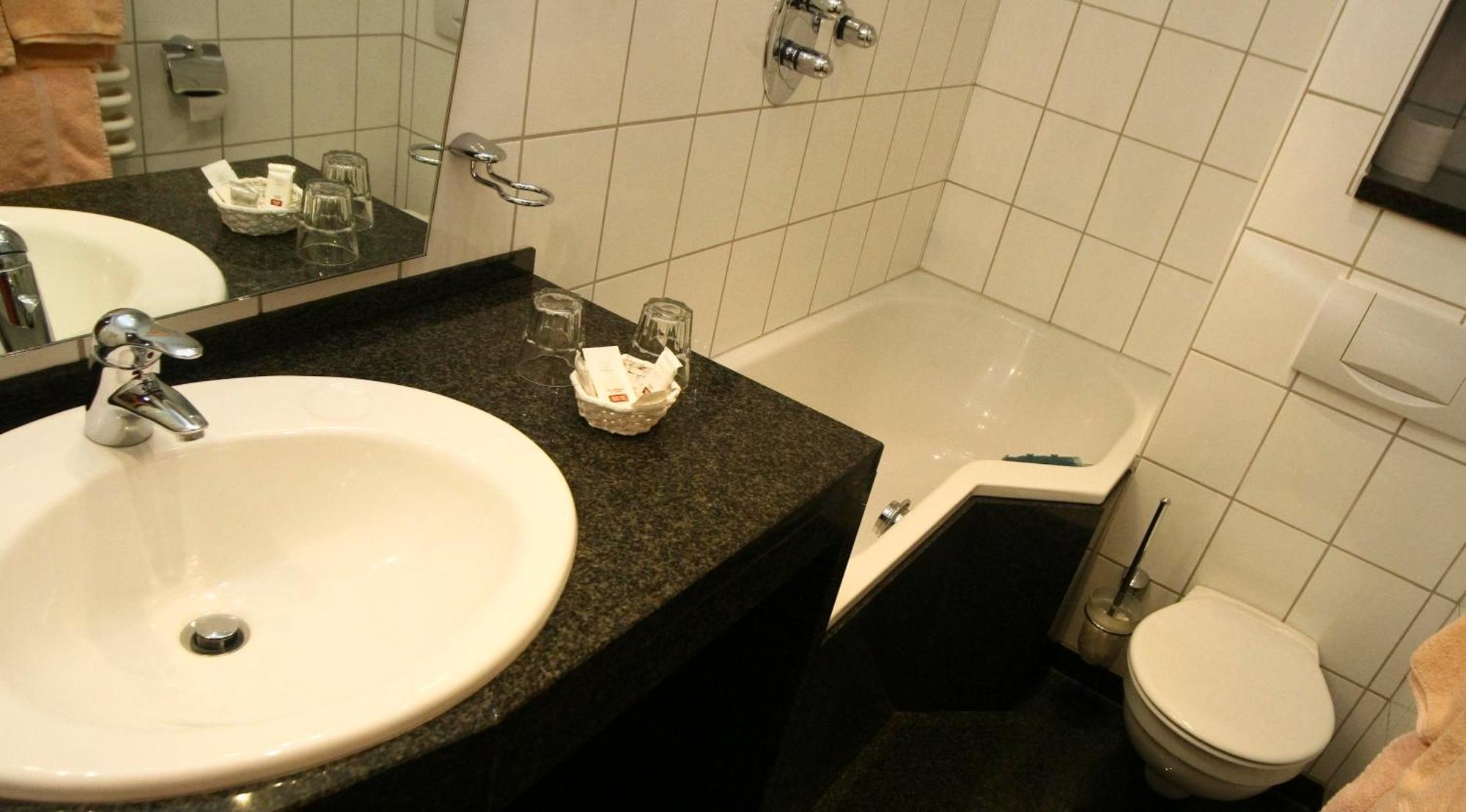 Moselland Hotel Im Enderttal Zum Onkel Willi Cochem Ngoại thất bức ảnh